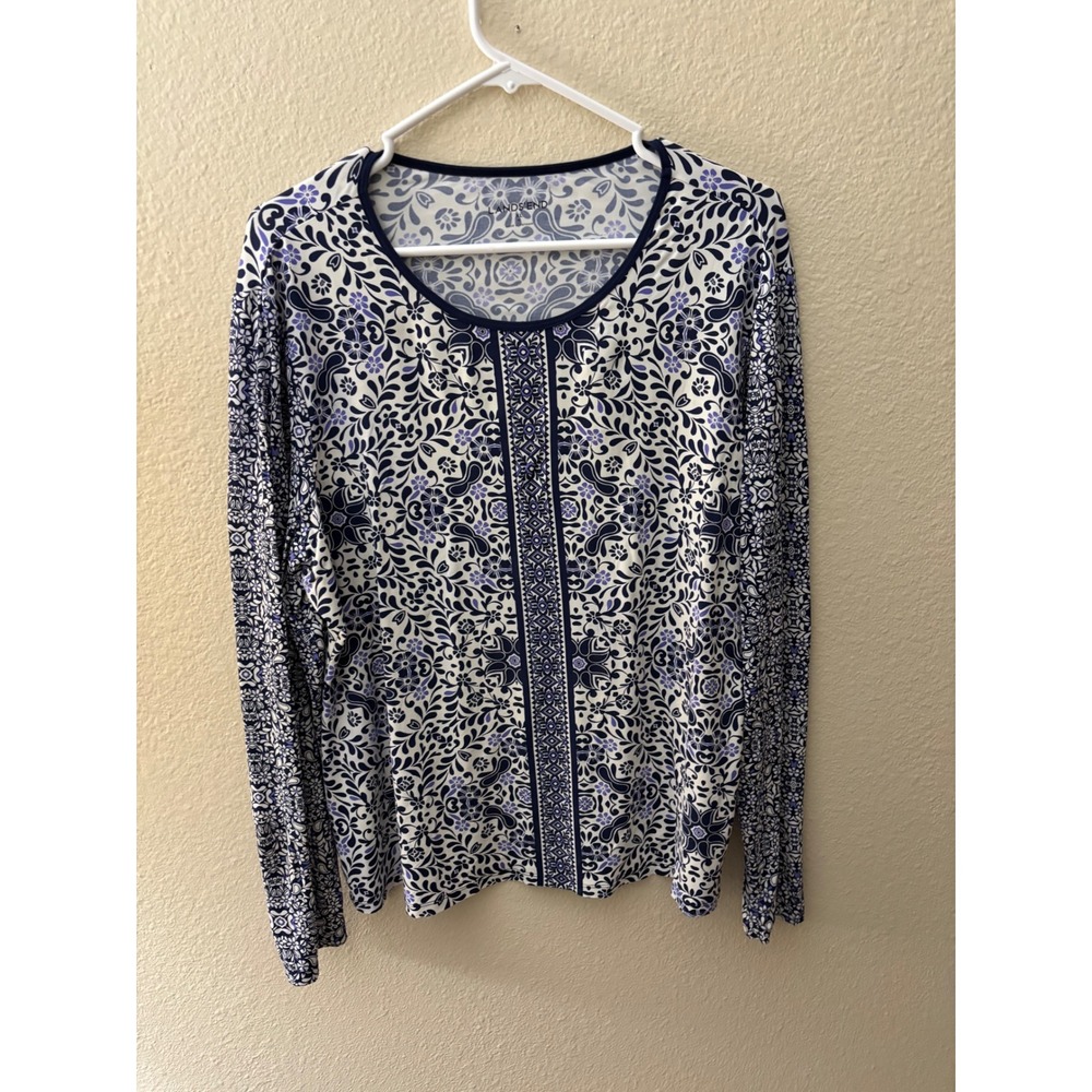 Lands End XL Blue White Floral Medallion Long Sleeve Scoop Neck  Top  A1116